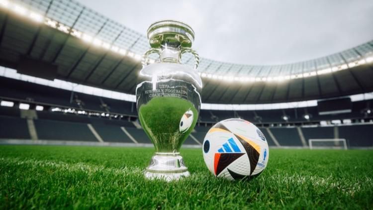 Fussballliebe: Bola Resmi Euro 2024 di Jerman